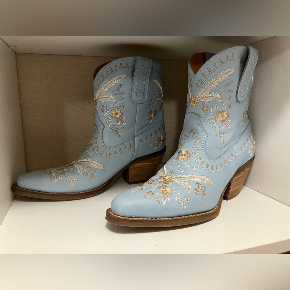Dingo Women’s Floral Embroidered Blue Western Cowgirl Boots